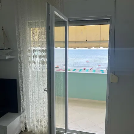 Sea View شقة *