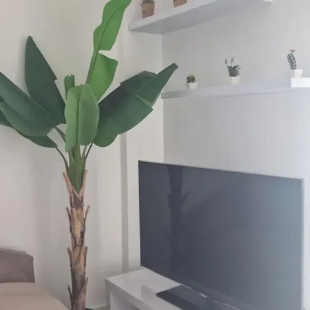 Sea View Apartment *